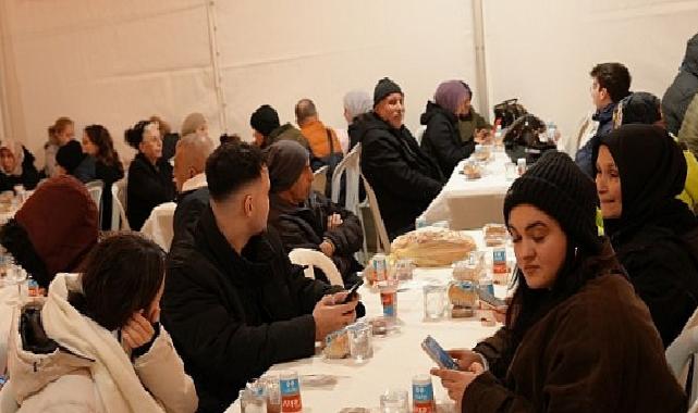 Maltepeliler iftar sofrasında oruçlarını açtı