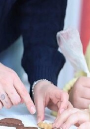 Menderes’in Manisiz Konutu’nda Kurabiye Aktifliği