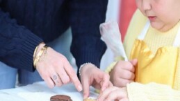 Menderes’in Manisiz Konutu’nda Kurabiye Aktifliği