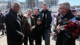 Nevşehir Belediyesi, Bayanlar Günü’nde 5 bin çiçek dağıttı