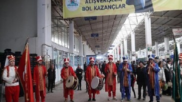 Nevşehirliler Mehter Marşlarıyla Pazar Alışverişi Yaptılar