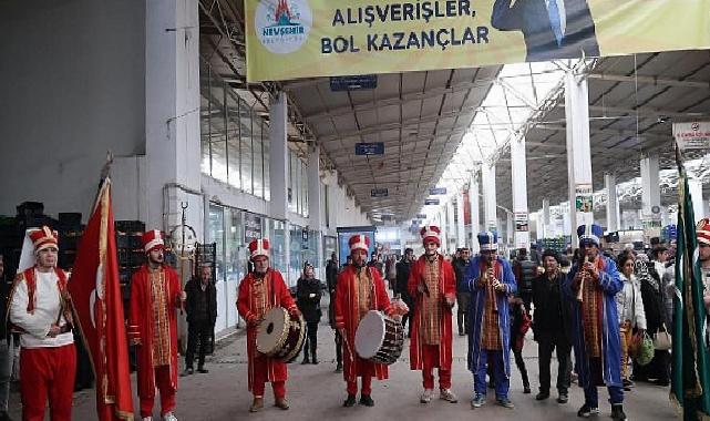 Nevşehirliler Mehter Marşlarıyla Pazar Alışverişi Yaptılar