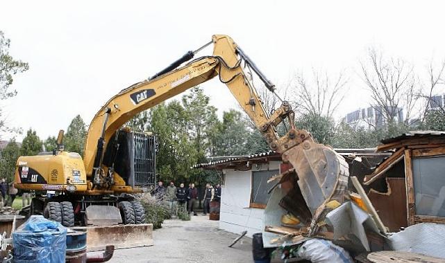 Nilüfer’de kaçak barakalar yıkıldı