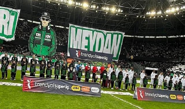 O çocuklar maçta yerlerini aldı