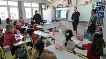 Ömer Eşki Hayat Bilgisi dersinde mahallî idareleri anlattı