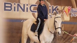 Orta tatilde 230 çocuk binicilikle tanıştı