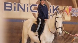 Orta tatilde 230 çocuk binicilikle tanıştı