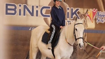 Orta tatilde 230 çocuk binicilikle tanıştı