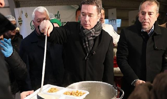 Osmangazi Belediyesi’nin İftar Sofrasında Yüzlerce Kişi Bir Ortaya Geldi