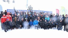 Osmangazi’den Uludağ’da Nefes Kesen Kar Voleybolu Şölen