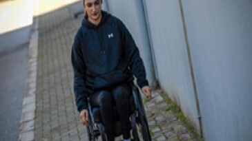 Parkede bir bayan direnişi: Medine Alper