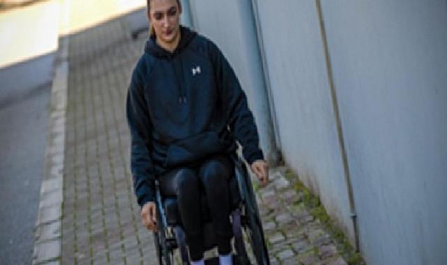 Parkede bir bayan direnişi: Medine Alper