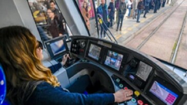 Raylarda bayan gücü