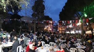 Seferihisar’ın kalbinde bin kişilik “İftar Sofrası” kuruldu