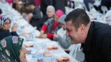 Torbalı Belediyesi’nden Cumhuriyet Mahallesi’nde Dev İftar