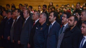 Üç Jenerasyon Bir Ortada İstiklal Marşı