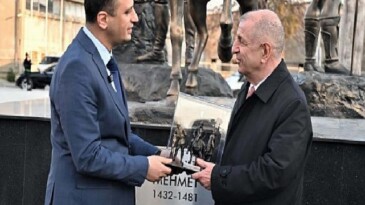 Ümit Özdağ Abide-i Hürriyet Meydanı’na övgü: “Böyle bir yeri görmekten büyük memnunluk duydum.”