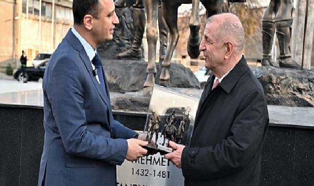 Ümit Özdağ Abide-i Hürriyet Meydanı’na övgü: “Böyle bir yeri görmekten büyük memnunluk duydum.”