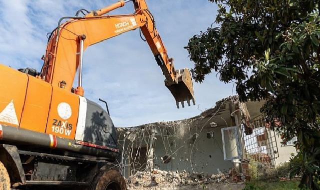 Vatandaş istedi, Yenişehir Belediyesi yıktı