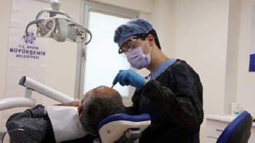 Aydın Ağız Ve Diş Sıhhati Polikliniği’nin Birinci Gününde Vatandaşlardan Ağır İlgi