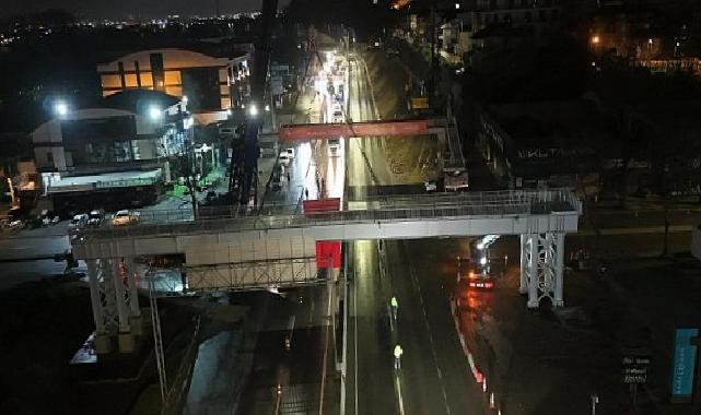 Başiskele Kavşağı’nda ’78 tonluk’ gece mesaisi