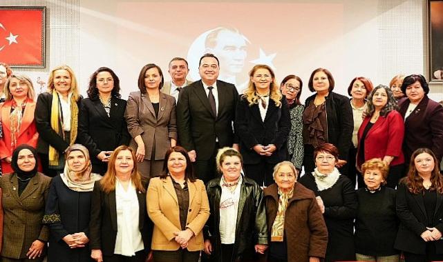Bayan Belediye Liderleri Manisa’da Bir Ortaya Geldi