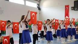 Bayındır’da 23 Nisan Coşkusu: Geleceğin Liderleri Makamı Devraldı