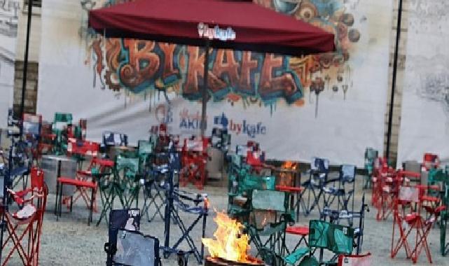 Bayrampaşa’da By Kafe açıldı: İbrahim Akın gençleri ateş başında sohbete davet etti