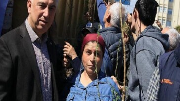 Bergama’dan Üretime Büyük Takviye: Ahlat Ağaçları Aşılandı, Binlerce Fidan Dağıtıldı