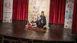 Bornova’da çocuk tiyatrosuna ağır ilgi