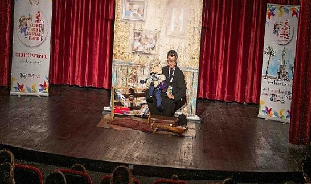 Bornova’da çocuk tiyatrosuna ağır ilgi