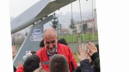 Bu İlçede İmtihana Giren Öğrencileri İnsansı Robot Karşılıyor