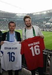 Bursaspor Tribünlerinde Kardeşlik ve Coşku Bir Ortada