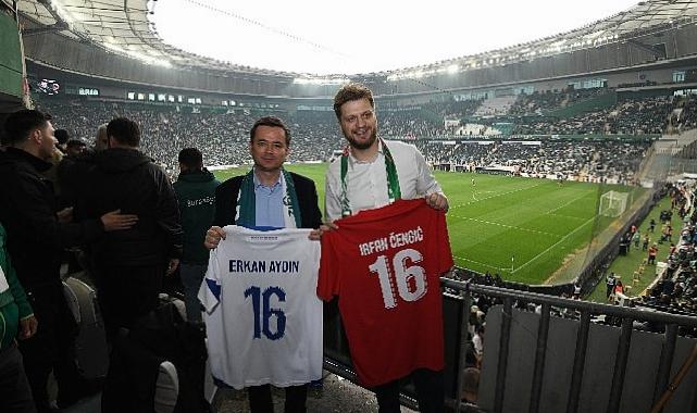 Bursaspor Tribünlerinde Kardeşlik ve Coşku Bir Ortada