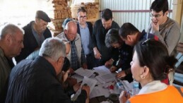Büyükşehir arı kovanı hibesi ile üreticilerin yüzünü güldürüyor