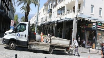 Büyükşehir takımlarından Kemer Liman Caddesi’nde çalışma