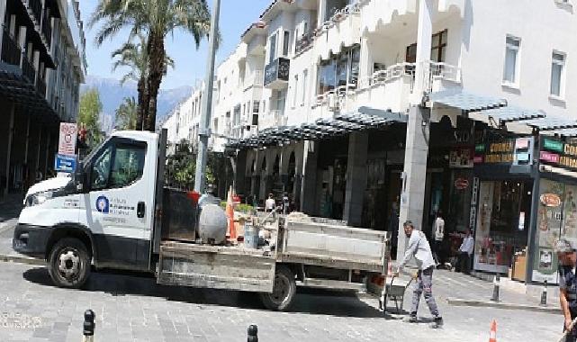 Büyükşehir takımlarından Kemer Liman Caddesi’nde çalışma