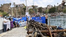 Büyükşehir’den Yat Limanı’nda deniz taban paklığı