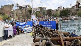 Büyükşehir’den Yat Limanı’nda deniz taban paklığı