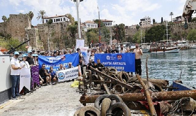 Büyükşehir’den Yat Limanı’nda deniz taban paklığı