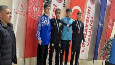 Büyükşehirli Güreşçilerden Madalya Yağmuru