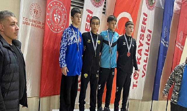 Büyükşehirli Güreşçilerden Madalya Yağmuru
