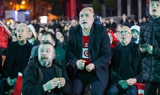Canik’te Tribün Ruhu Meydana Taşındı: Dev Ekranla Ulusal Maç Coşkusu Yaşandı