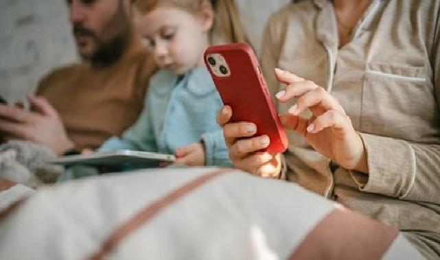 Denetimsiz Ekran Kullanımı Psikolojimizi Nasıl Etkiliyor?