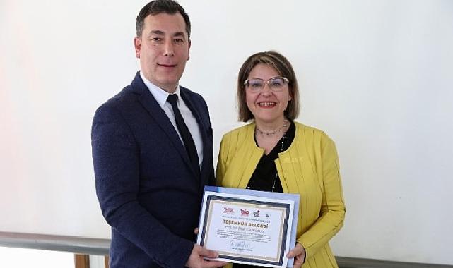 DEÜ Bilim Kafe Sohbetleri’nin 6’ncı Buluşmasında “Bilimin Işığında Güneşten Nasıl Korunmalıyız?” Konuşuldu