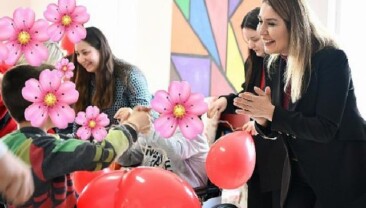 Dünya Otizm Farkındalık Günü’nde Manalı Ziyaret