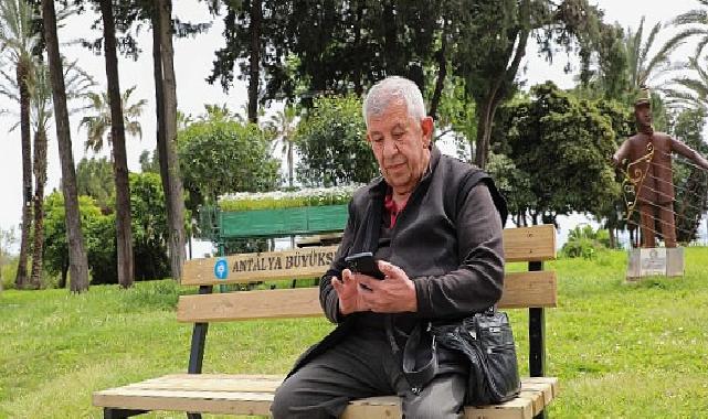 Emekle üretilen kent mobilyaları kente paha katıyor