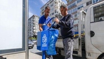 ESHOT’tan duraklarda paklık hareketi