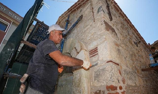 Gaziemir’in tarihi Çift Çeşme’si aslına uygun biçimde yenileniyor