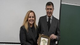 Geleceğin Profesyonelleri, Ahmet Pura ile “Hayat Güneşli Bir Sağanak” Konferansı’nda Bir Ortaya Geldi